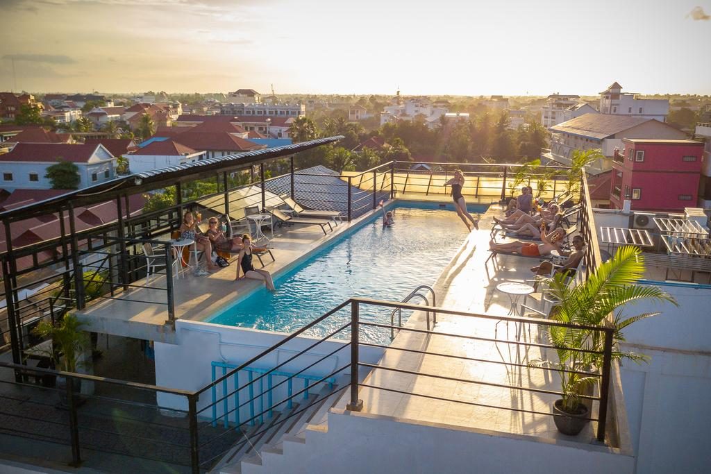 Onederz Siem Reap 游泳池