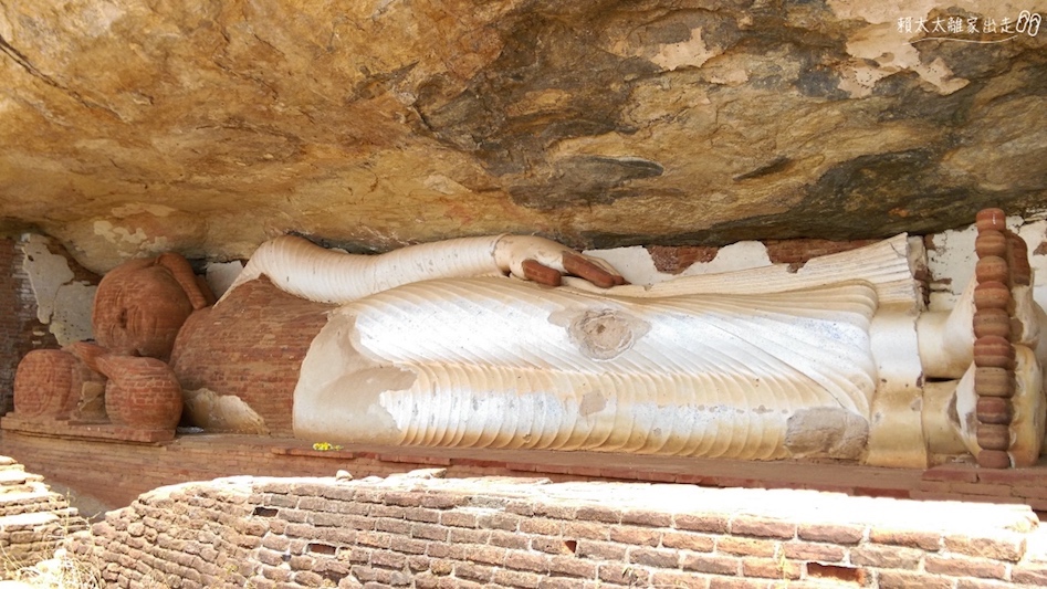 pidurangala-rock